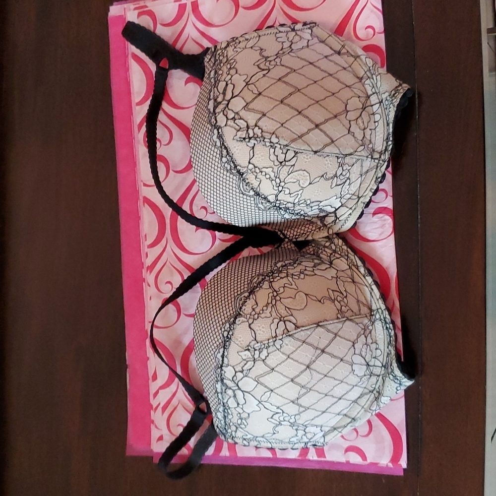 32DD Victoria Secret Push Up Lace Bra